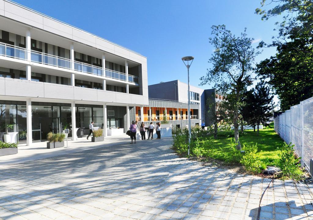 Golden Tulip Pornic Suites- Appart Hotel Exterior photo