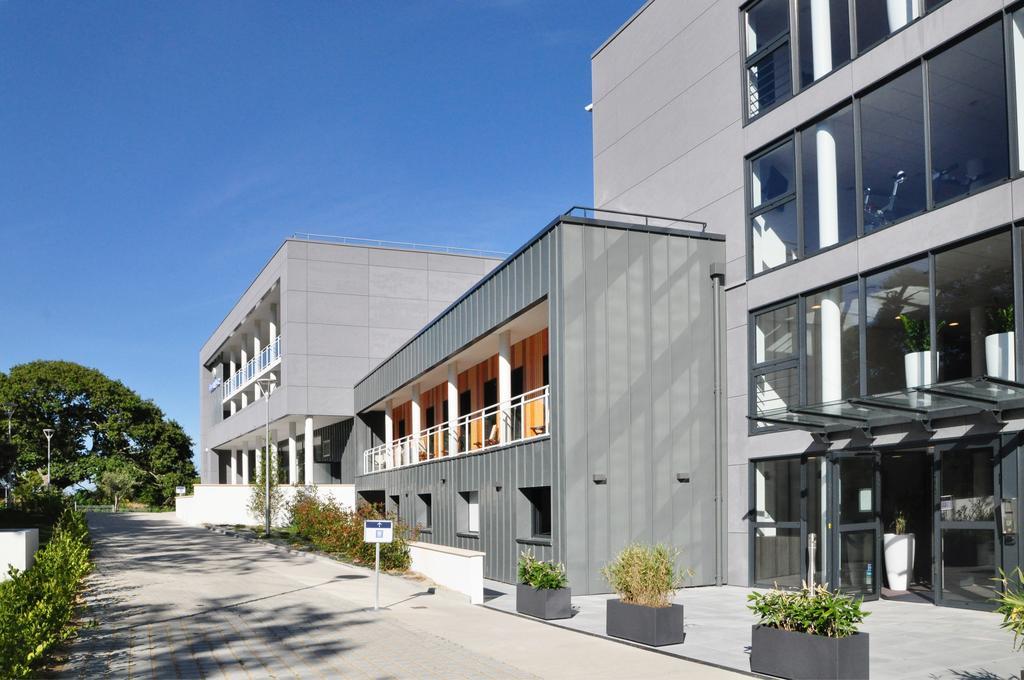 Golden Tulip Pornic Suites- Appart Hotel Exterior photo